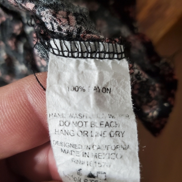 SUGARFOX Woman's Floral Top Size 2X - Picture 8 of 9